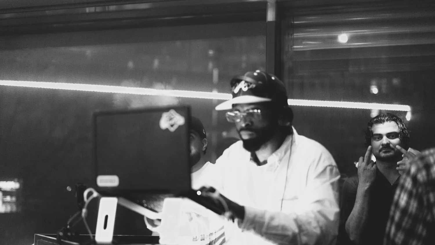 DENBO mixing, black and white